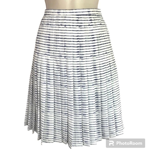 VINCE blurred lines pleated Navy on White Skirt Size 2 - Picture 15 of 15